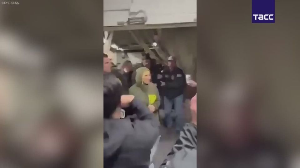 Кадры с президентом Венесуэлы Мадуро, которого доставили в центр содержания под стражей в Бруклине