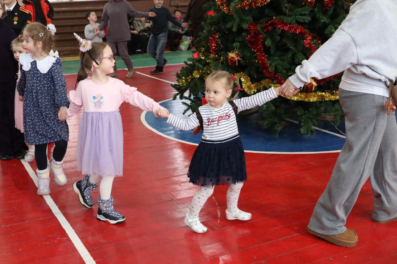 В Военном городке Долгопрудного прошла праздничная ёлка В Военном городке Долгопрудного прошла праздничная ёлка