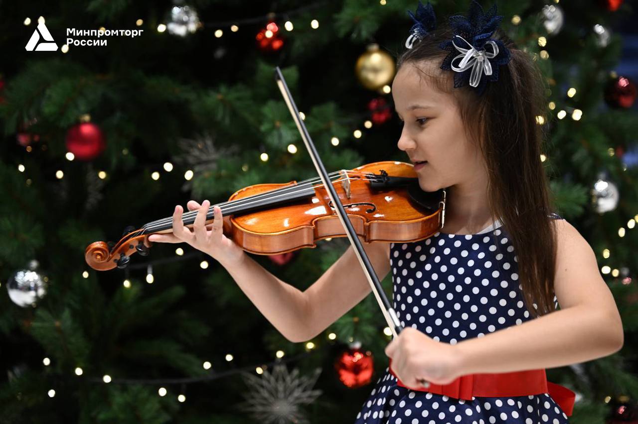 Иван Куликов исполнил мечты двух ребят в рамках «Ёлки желаний»