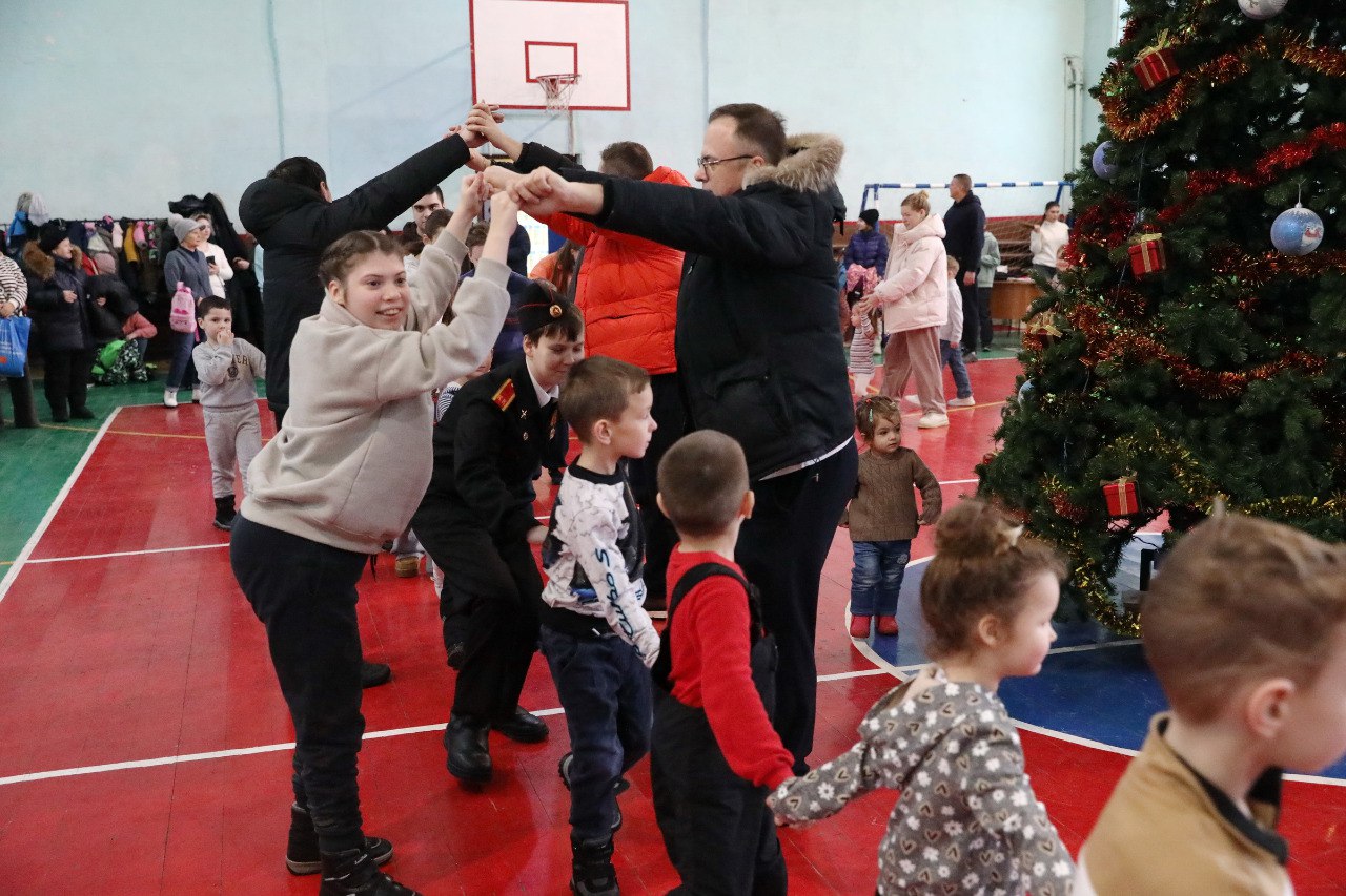 В Военном городке Долгопрудного прошла праздничная ёлка В Военном городке Долгопрудного прошла праздничная ёлка