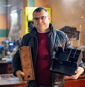 Руслан Заголовацкий: От идеи до бизнес-успеха. Михаил Платков из Орехово-Зуева открыл семейное предприятие по лазерной резке и гравировке три года назад