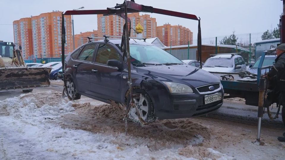 Станислав Каторов: В ЖК «Зелёные аллеи» в Видном проводятся эвакуации автомобилей, припаркованных с нарушением правил — под запрещающими дорожными знаками, а также машин, которые мешают проезду спецтехники для вывоза мусора...