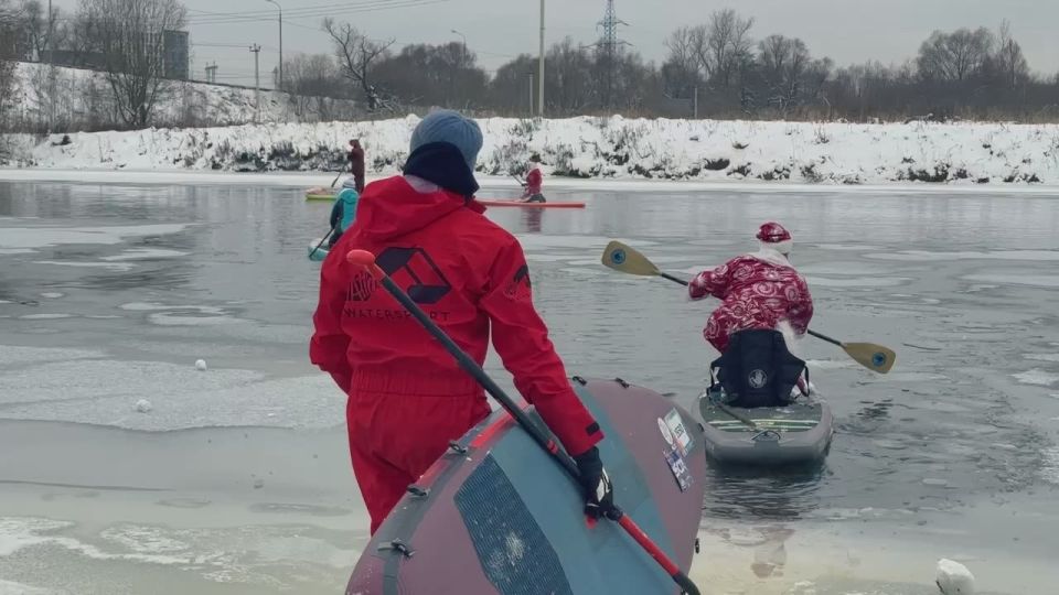 Жители Ленинского округа приняли участие в фестиваль сап-серфинга «Опахревший Новый год»