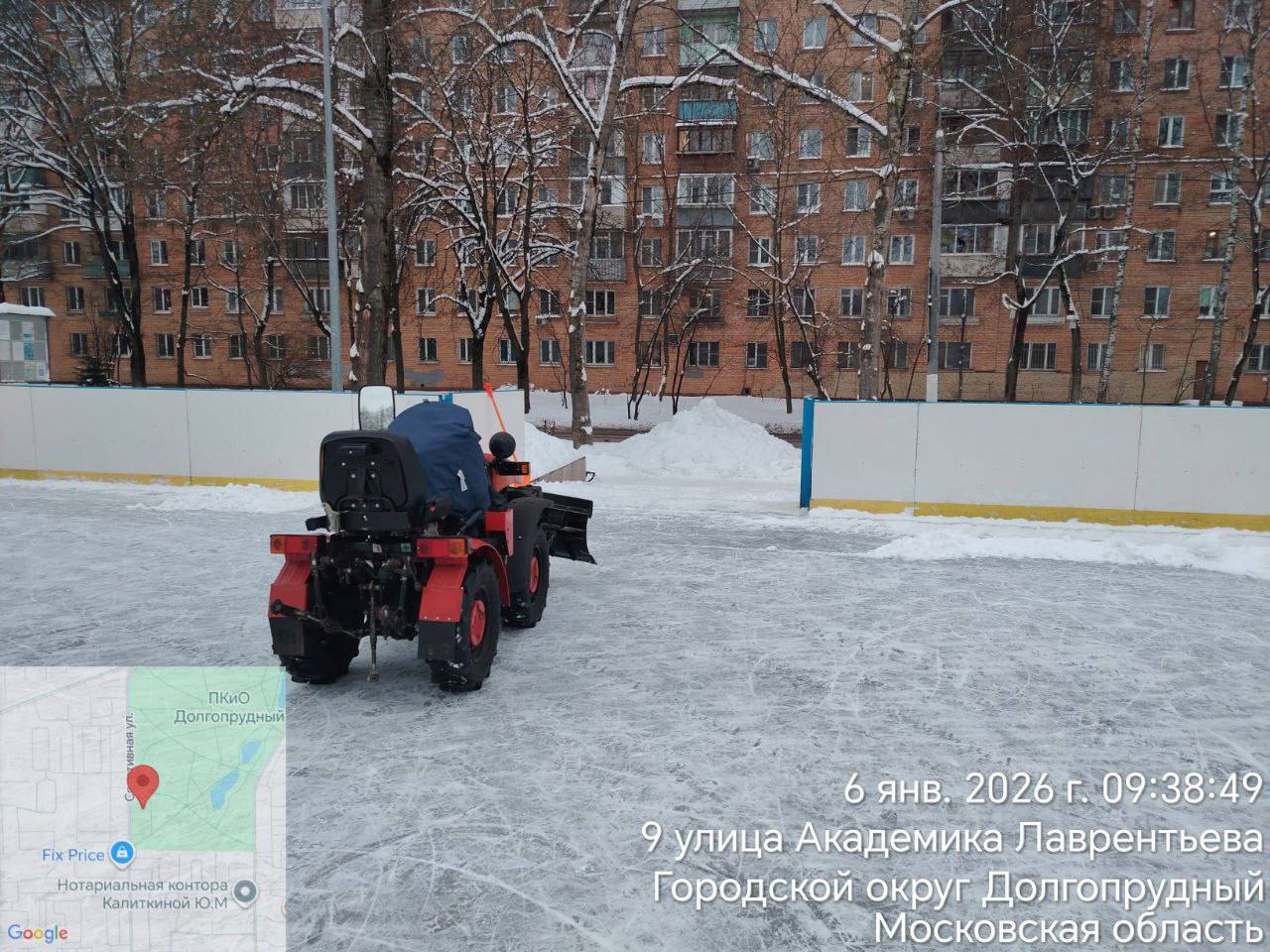 В парках Долгопрудного уборка идёт с 6 утра В парках Долгопрудного уборка идёт с 6 утра