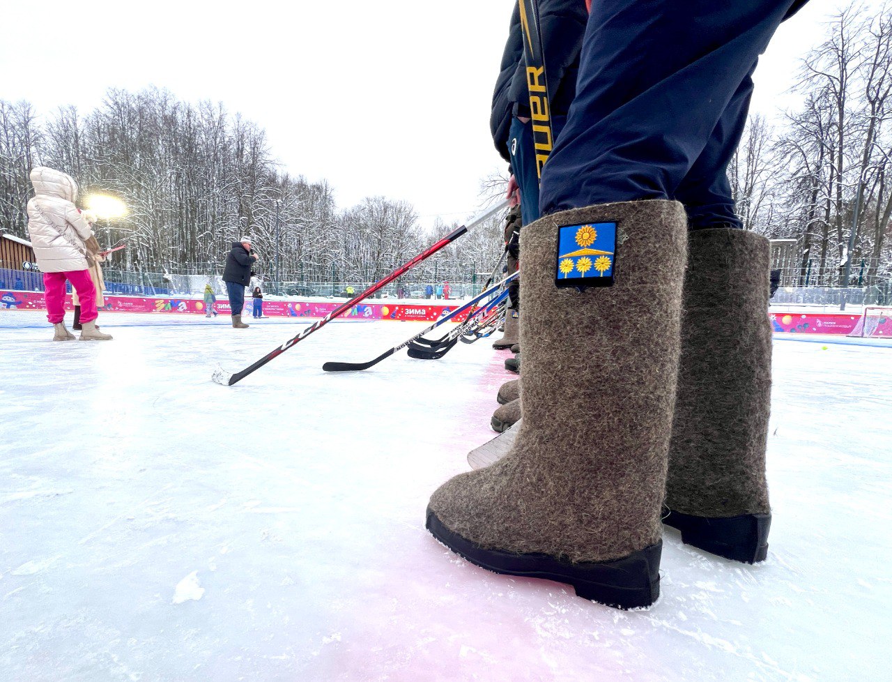 Турнир по хоккею в валенках состоялся в Солнечногорске Турнир по хоккею в валенках состоялся в Солнечногорске