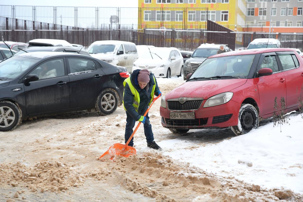 Наши коммунальные и дорожные службы продолжают ликвидировать последствия снегопадов Наши коммунальные и дорожные службы продолжают ликвидировать последствия снегопадов