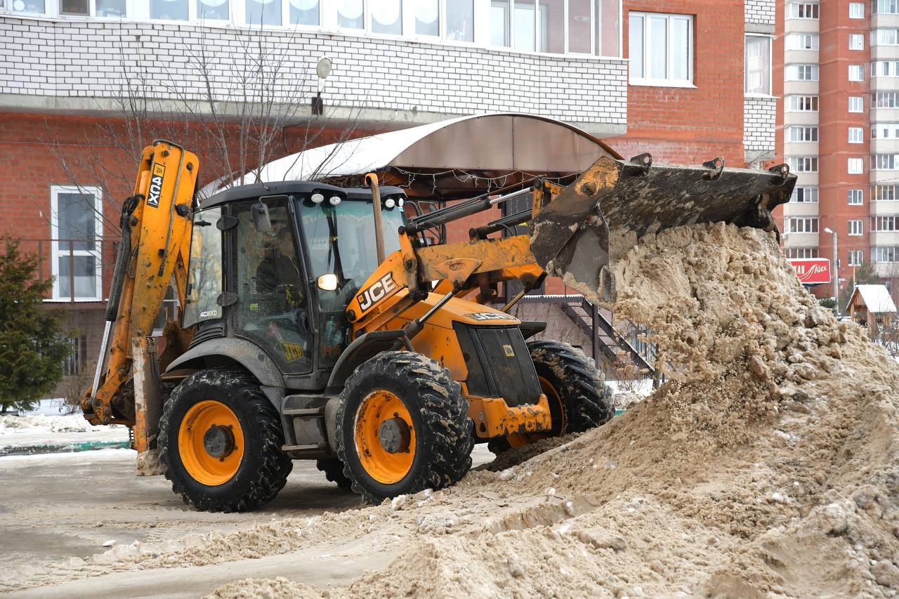 Наши коммунальные и дорожные службы продолжают ликвидировать последствия снегопадов