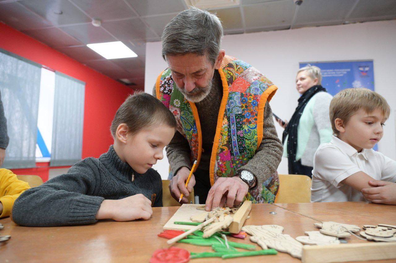 В Хотькове в КЦ «Елизавета Мамонтова» состоялось новогоднее представление для детей семей участников СВО В Хотькове в КЦ «Елизавета Мамонтова» состоялось новогоднее представление для детей семей участников СВО