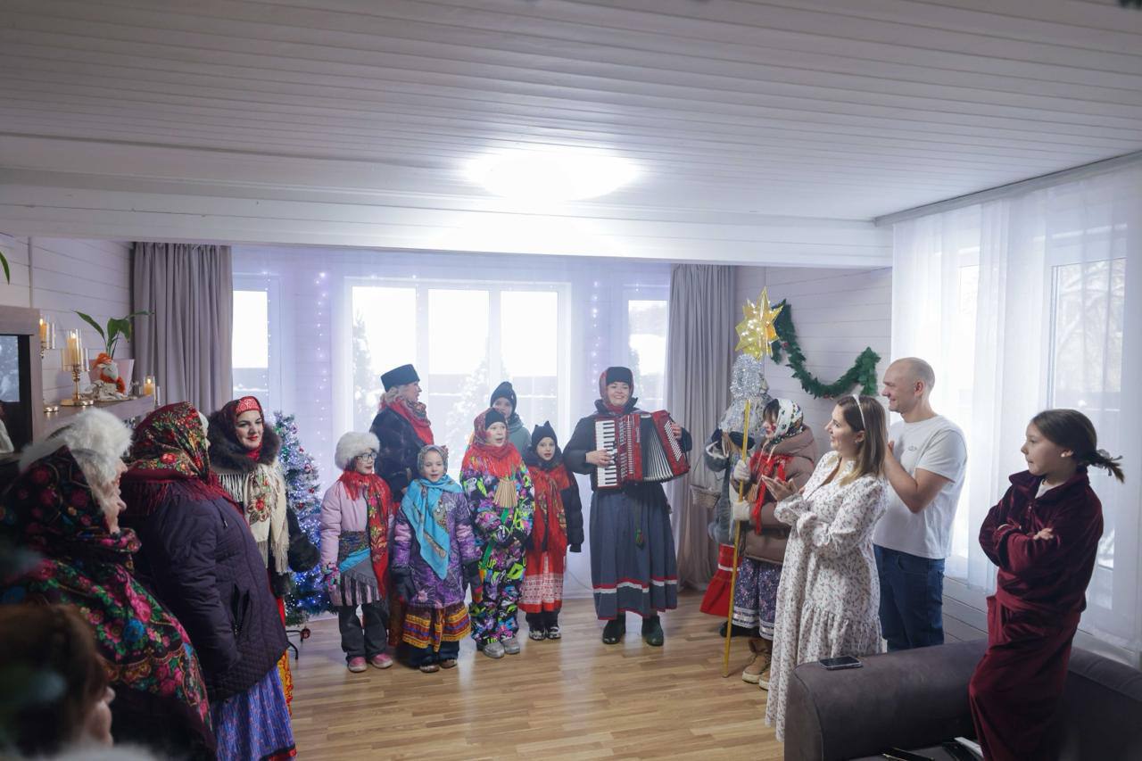 В Сынково на традиционные колядки приходят семьями В Сынково на традиционные колядки приходят семьями