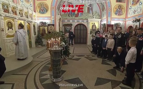 Доброе праздничное утро!. Видео с трогательным моментом на Рождественской литургии в храме великомученика Георгия Победоносца в Подмосковье и дайджест новостей уже ждут тех, кто проснулся В Москве: — Православные христиане...