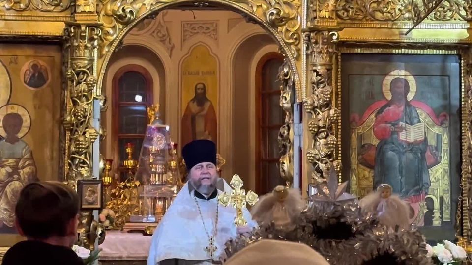 С Рождеством Христовым!. Этот светлый праздник встретил в Успенском соборе