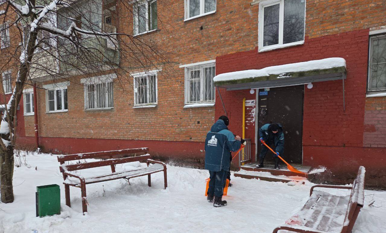 Коммунальные службы Подольска активно наводят порядок на территории округа Коммунальные службы Подольска активно наводят порядок на территории округа