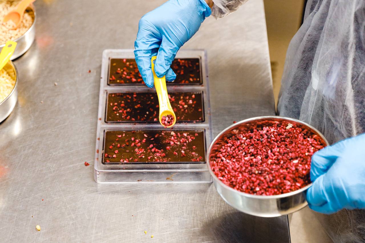 Шоколада много не бывает: фабрики Химок делают треть новогоднего конвейера Подмосковья Шоколада много не бывает: фабрики Химок делают треть новогоднего конвейера Подмосковья