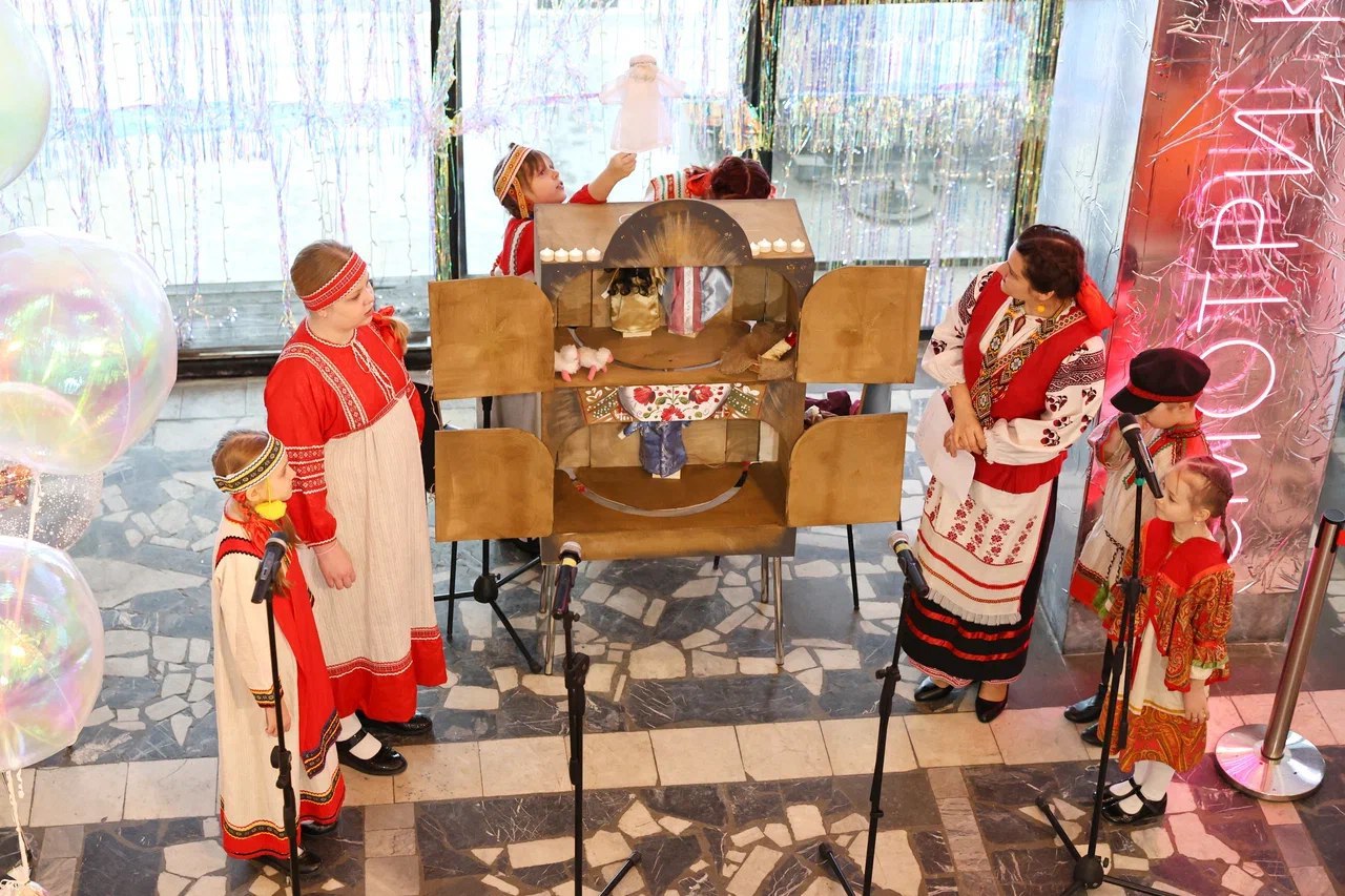 В Мытищи пришла Коляда. В ДК «Яуза» прошла живая программа с народными песнями, играми и хороводами, где каждый мог не только наблюдать за происходящим, но и активно принимать участие в действии В Мытищи пришла Коляда. В ДК «Яуза» прошла живая программа с народными песнями, играми и хороводами, где каждый мог не только наблюдать за происходящим, но и активно принимать участие в действии