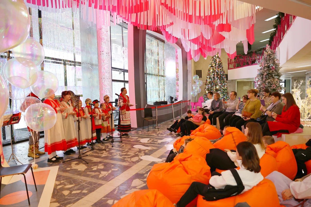 В Мытищи пришла Коляда. В ДК «Яуза» прошла живая программа с народными песнями, играми и хороводами, где каждый мог не только наблюдать за происходящим, но и активно принимать участие в действии В Мытищи пришла Коляда. В ДК «Яуза» прошла живая программа с народными песнями, играми и хороводами, где каждый мог не только наблюдать за происходящим, но и активно принимать участие в действии