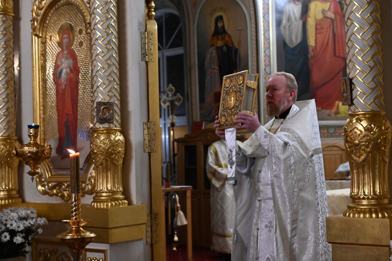 В святынях Серпухова прошла светлая рождественская ночь В святынях Серпухова прошла светлая рождественская ночь
