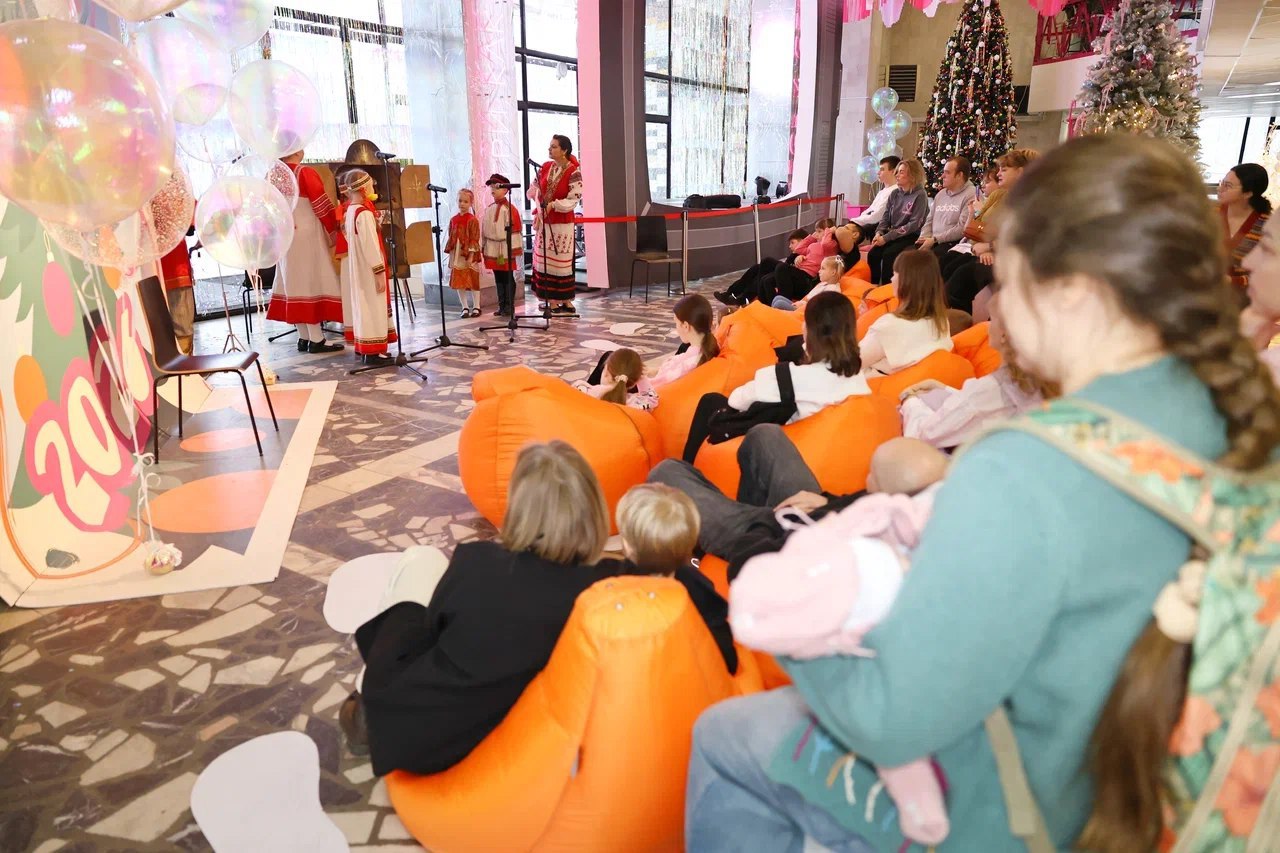 В Мытищи пришла Коляда. В ДК «Яуза» прошла живая программа с народными песнями, играми и хороводами, где каждый мог не только наблюдать за происходящим, но и активно принимать участие в действии В Мытищи пришла Коляда. В ДК «Яуза» прошла живая программа с народными песнями, играми и хороводами, где каждый мог не только наблюдать за происходящим, но и активно принимать участие в действии