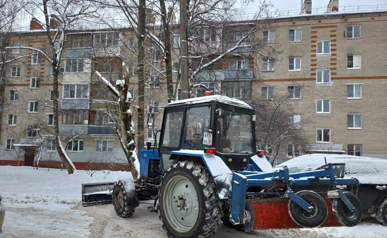 Коммунальные службы Подольска активно наводят порядок на территории округа Коммунальные службы Подольска активно наводят порядок на территории округа