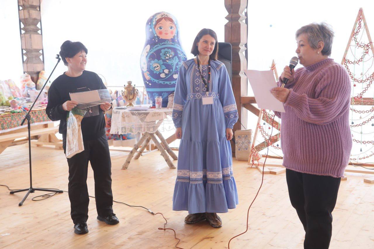 Рождественскую сказку для воспитанников центра «Время надежды» подарили учредители агроусадьбы «Полянка», расположенного неподалёку от Березняков Рождественскую сказку для воспитанников центра «Время надежды» подарили учредители агроусадьбы «Полянка», расположенного неподалёку от Березняков