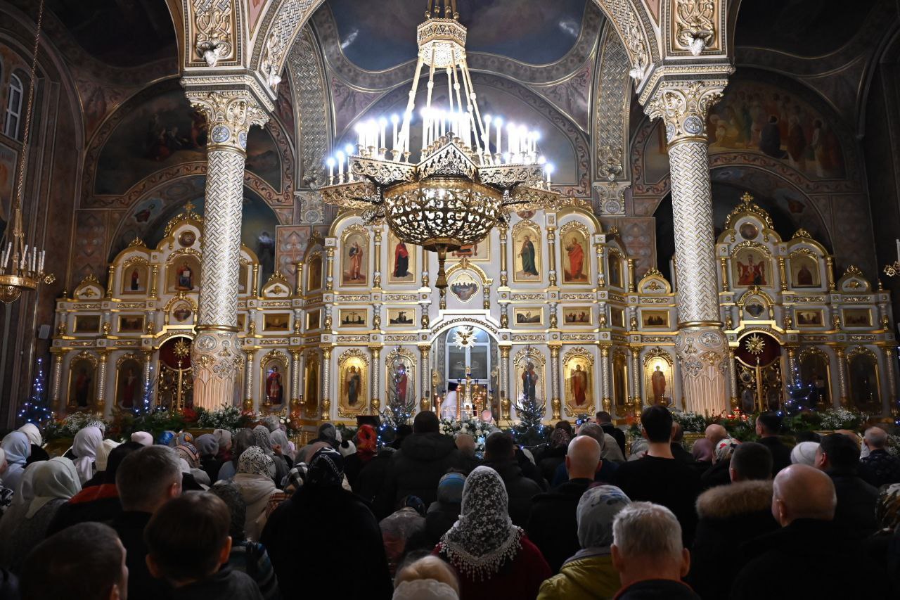 В святынях Серпухова прошла светлая рождественская ночь