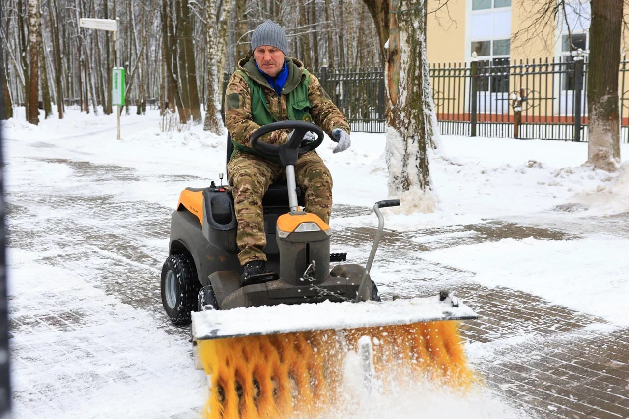 Игорь Трифонов: Уважаемые королёвцы!. По прогнозам синоптиков, с 18:00 8 января до 21:00 9 января, ожидаются сложные погодные условия: сильный снегопад, порывистый ветер до 18 м/с и гололедица Игорь Трифонов: Уважаемые королёвцы!. По прогнозам синоптиков, с 18:00 8 января до 21:00 9 января, ожидаются сложные погодные условия: сильный снегопад, порывистый ветер до 18 м/с и гололедица