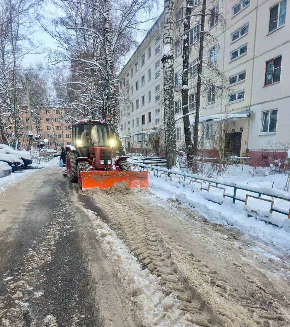 В Химках продолжается уборка снега на улицах и во дворах В Химках продолжается уборка снега на улицах и во дворах