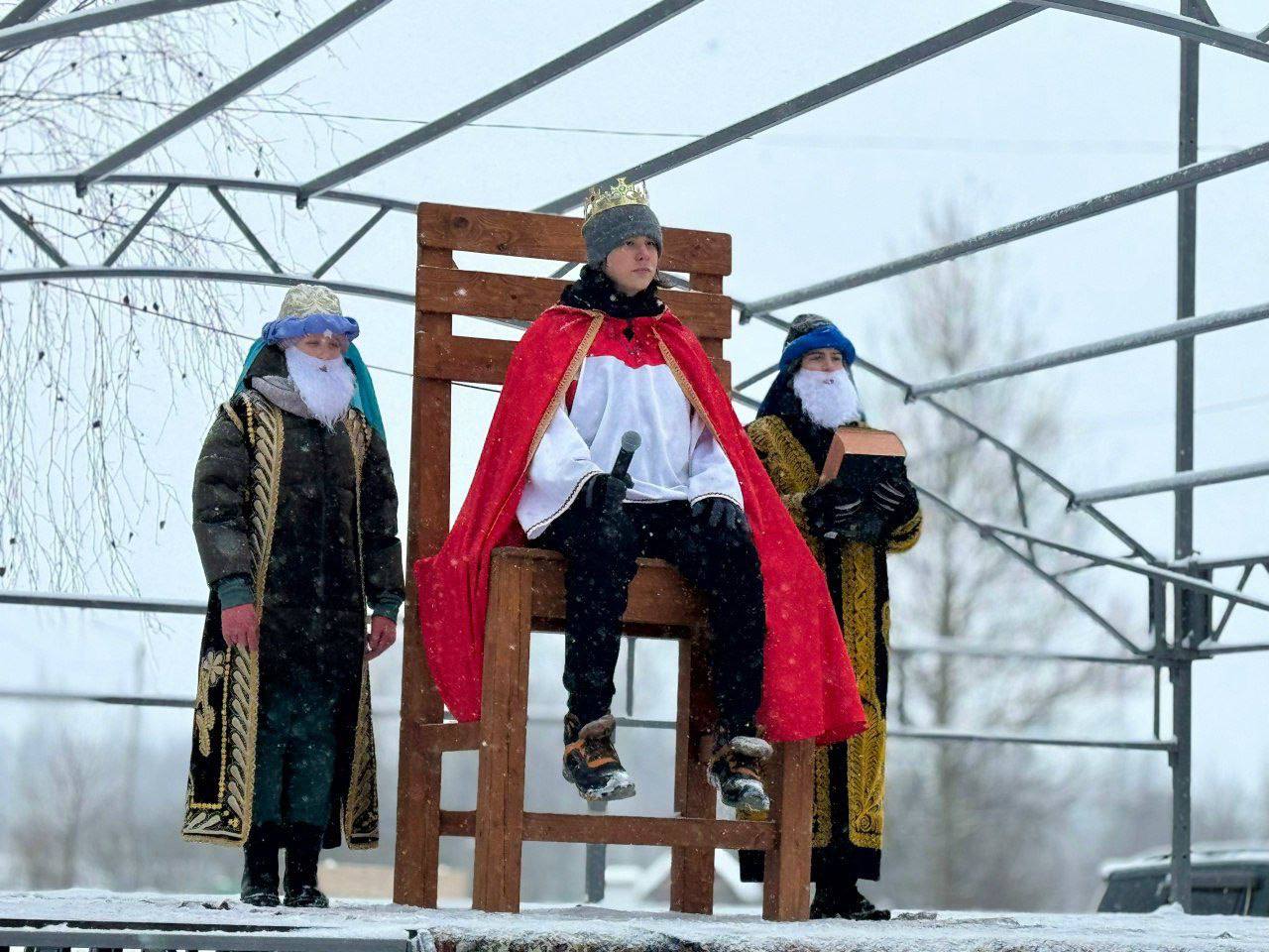 Вчера, в светлый праздник Рождества Христова, в рамках X Белоозёрских Рождественских чтений и проекта «Зима в Подмосковье» в г. Белоозёрский состоялось традиционное театрализованное представление - «Рождественское шествие» Вчера, в светлый праздник Рождества Христова, в рамках X Белоозёрских Рождественских чтений и проекта «Зима в Подмосковье» в г. Белоозёрский состоялось традиционное театрализованное представление - «Рождественское шествие»