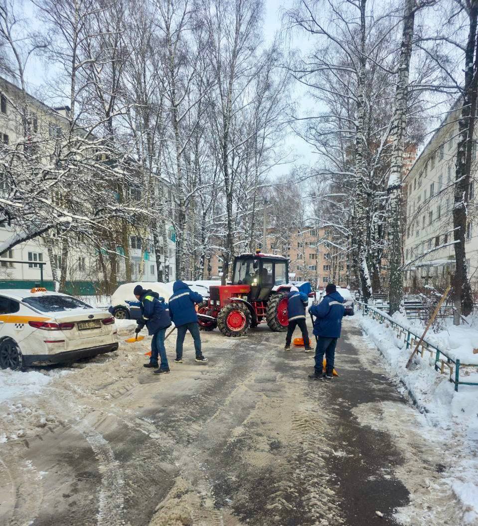 В Химках продолжается уборка снега на улицах и во дворах В Химках продолжается уборка снега на улицах и во дворах