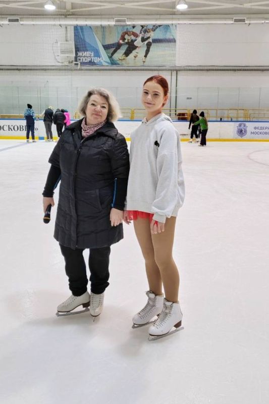 8 января в рамках проекта «Зима в Подмосковье» в спорткомплексе «Химик» прошла встреча для воспитанников воскресных школ первого Воскресенского благочиннического округа