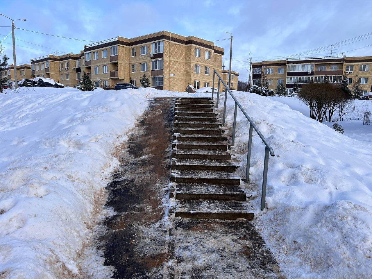 По прогнозам синоптиков, сегодня и завтра ожидаются аномальные снегопады из-за балканского циклона По прогнозам синоптиков, сегодня и завтра ожидаются аномальные снегопады из-за балканского циклона