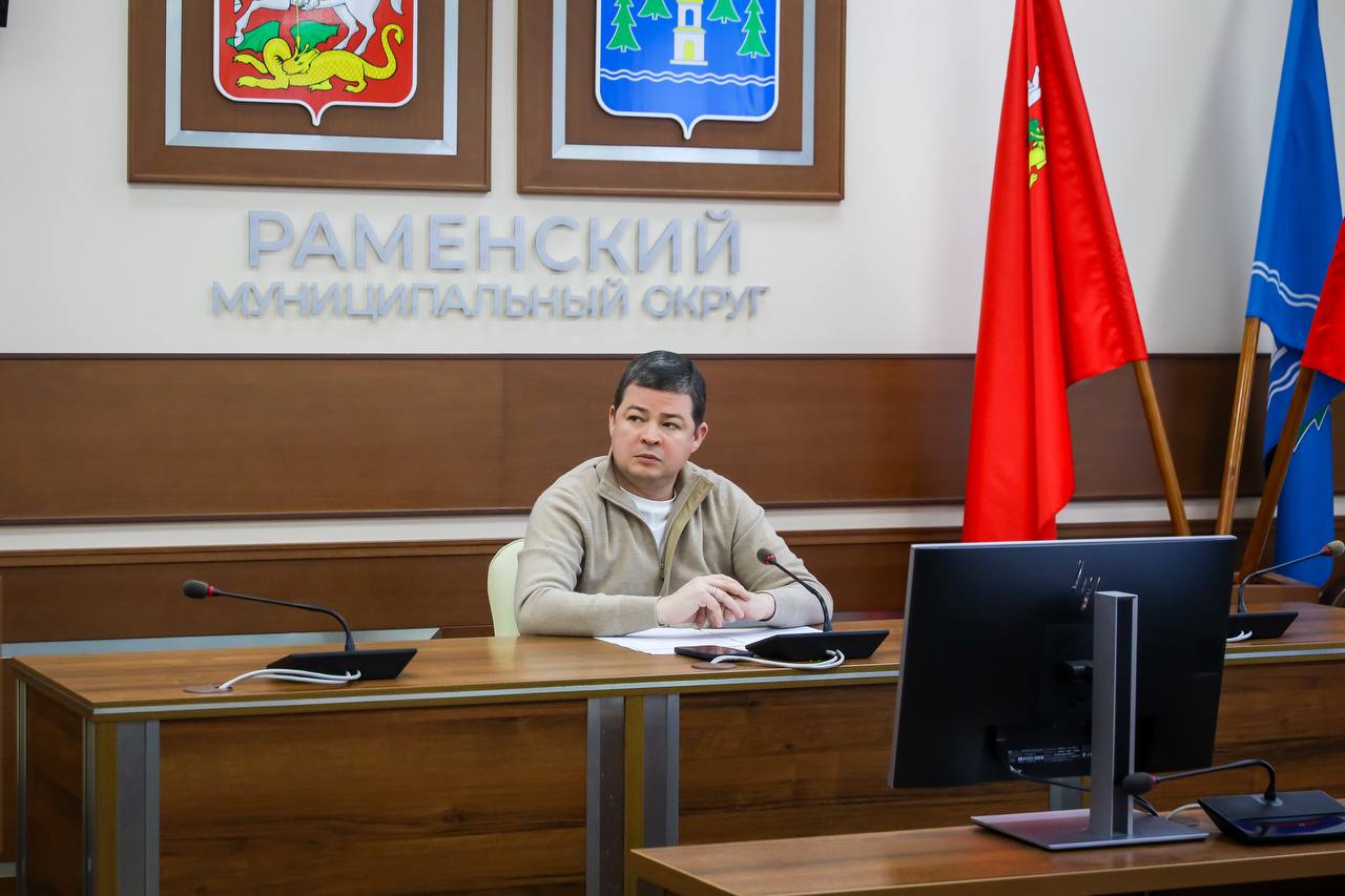 Уважаемые жители!. Провел оперативный штаб с участием профильных заместителей, руководителей территориальных управлений, подрядных и управляющих организаций