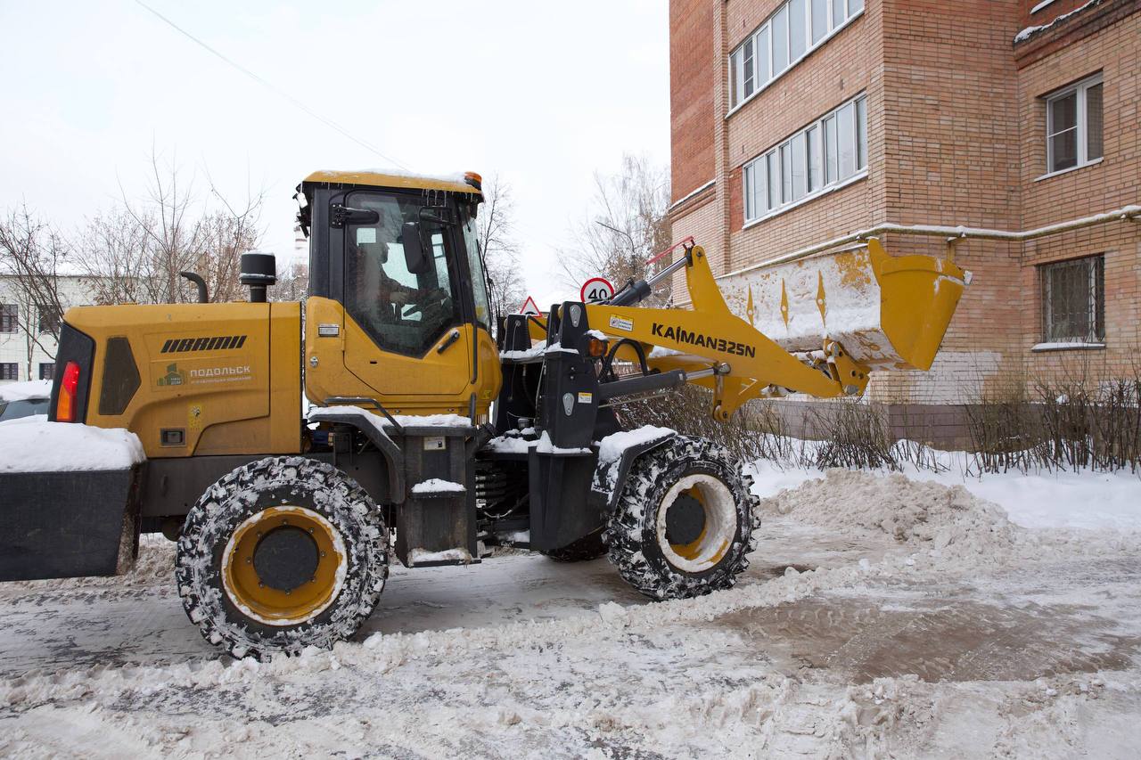 В Климовске с утра кипит работа по расчистке улиц В Климовске с утра кипит работа по расчистке улиц