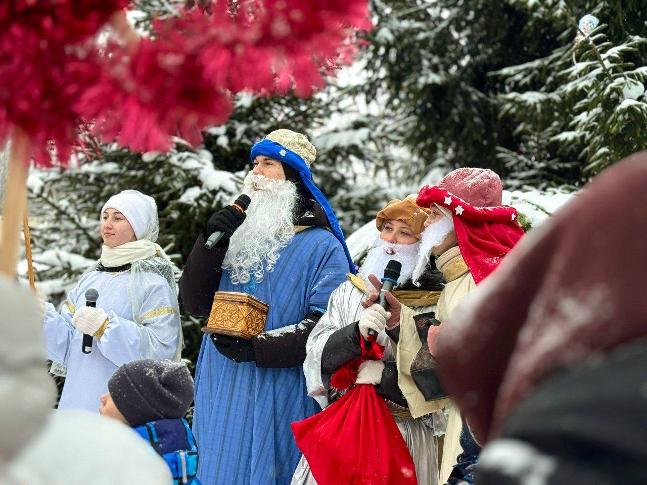 Вчера, в светлый праздник Рождества Христова, в рамках X Белоозёрских Рождественских чтений и проекта «Зима в Подмосковье» в г. Белоозёрский состоялось традиционное театрализованное представление - «Рождественское шествие» Вчера, в светлый праздник Рождества Христова, в рамках X Белоозёрских Рождественских чтений и проекта «Зима в Подмосковье» в г. Белоозёрский состоялось традиционное театрализованное представление - «Рождественское шествие»
