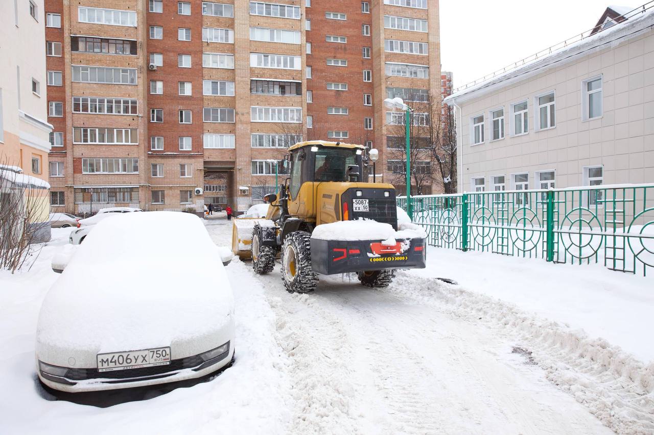 В Климовске с утра кипит работа по расчистке улиц В Климовске с утра кипит работа по расчистке улиц