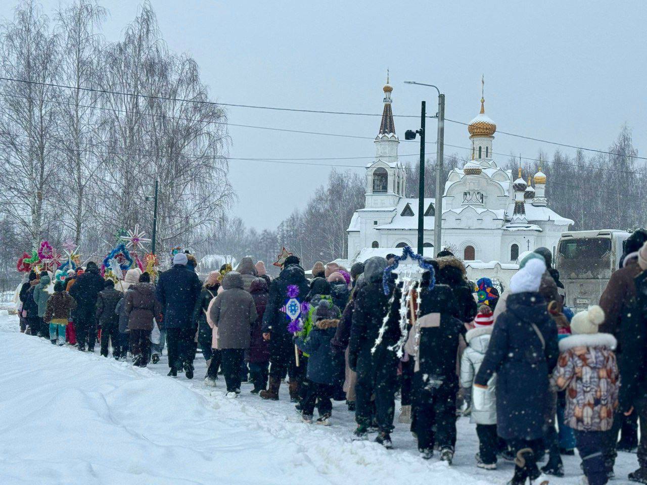Вчера, в светлый праздник Рождества Христова, в рамках X Белоозёрских Рождественских чтений и проекта «Зима в Подмосковье» в г. Белоозёрский состоялось традиционное театрализованное представление - «Рождественское шествие» Вчера, в светлый праздник Рождества Христова, в рамках X Белоозёрских Рождественских чтений и проекта «Зима в Подмосковье» в г. Белоозёрский состоялось традиционное театрализованное представление - «Рождественское шествие»