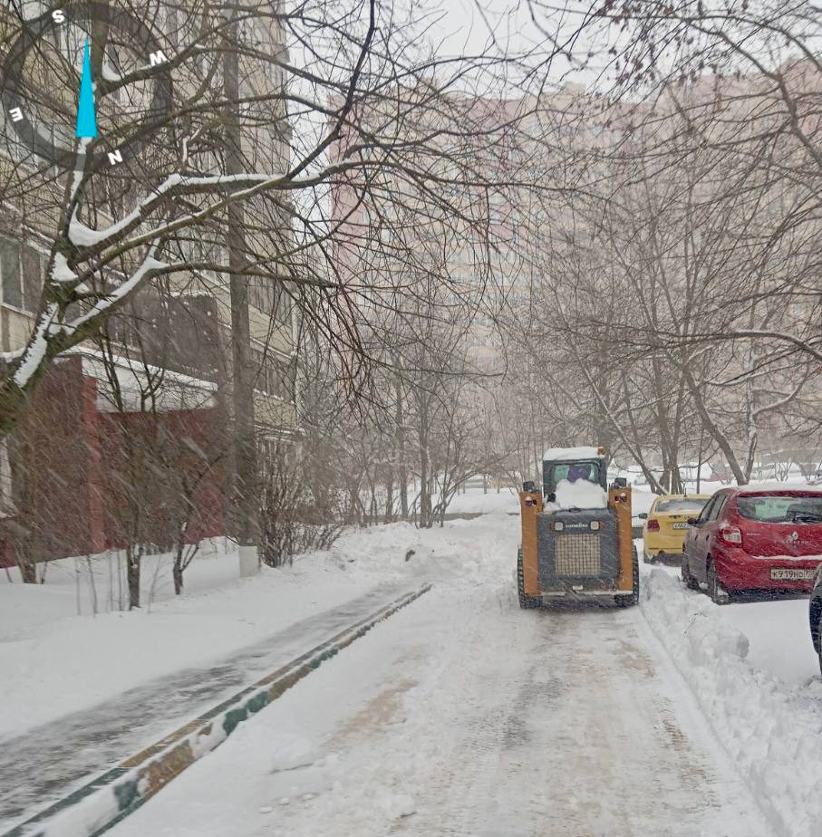 На улицах Химок продолжают уборку снега На улицах Химок продолжают уборку снега