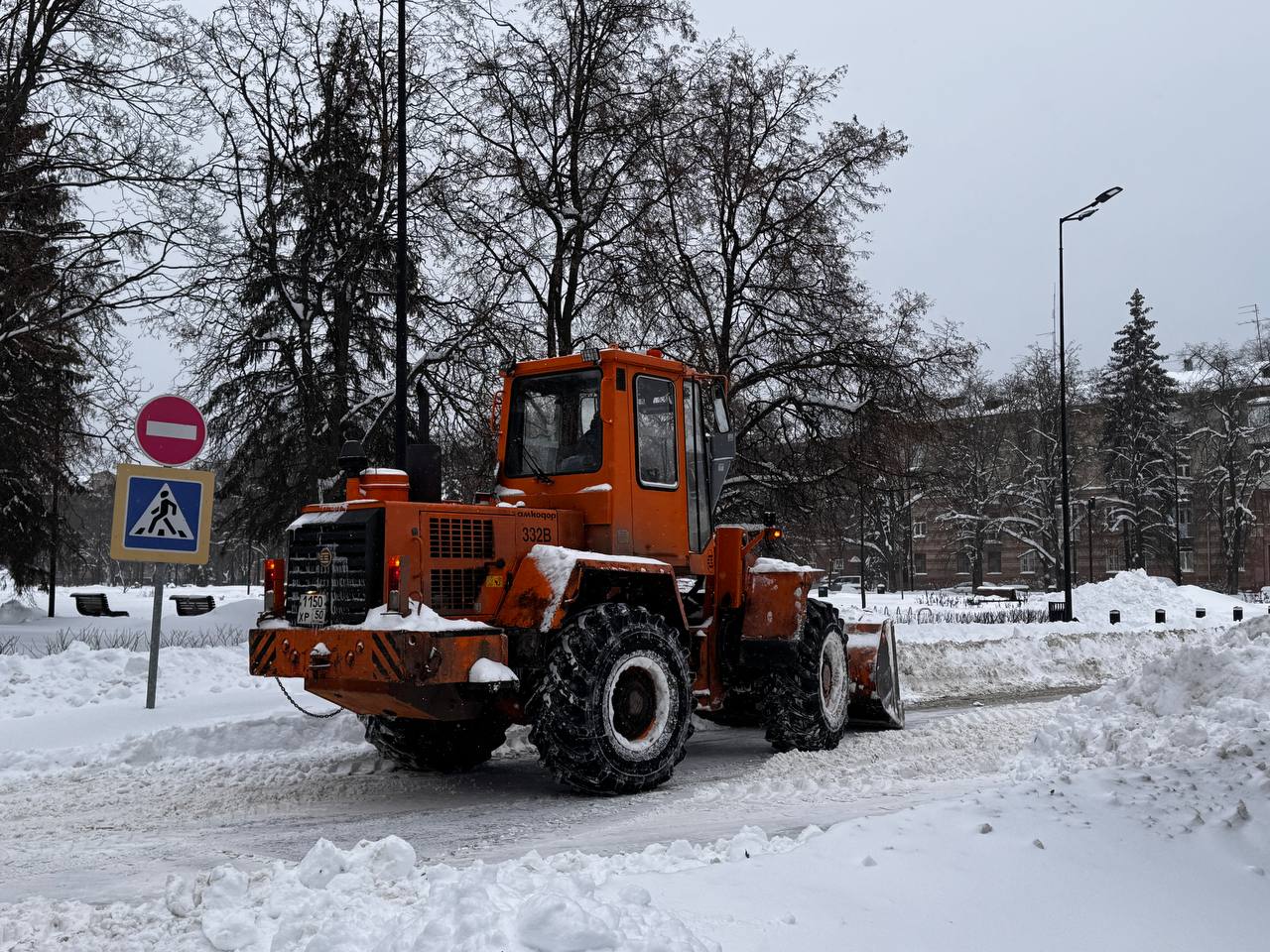 Провел оперативный штаб по вопросам ликвидации последствий снегопада Провел оперативный штаб по вопросам ликвидации последствий снегопада