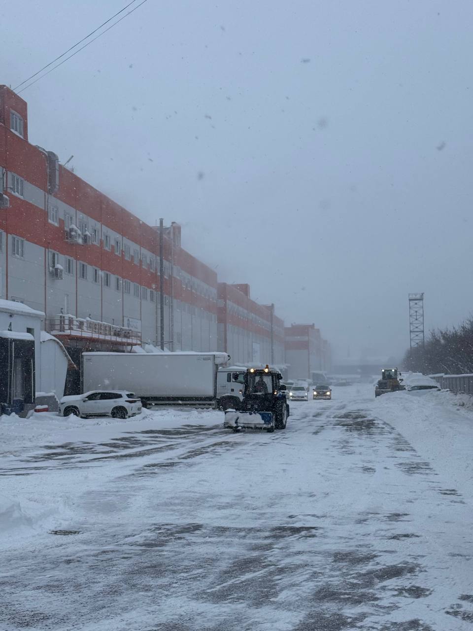 Станислав Каторов: Все крупнейшие предприятия округа помогают устранять последствия мощного снегопада - на своих площадках организовали работы по уборке снега и обеспечению проездов Станислав Каторов: Все крупнейшие предприятия округа помогают устранять последствия мощного снегопада - на своих площадках организовали работы по уборке снега и обеспечению проездов