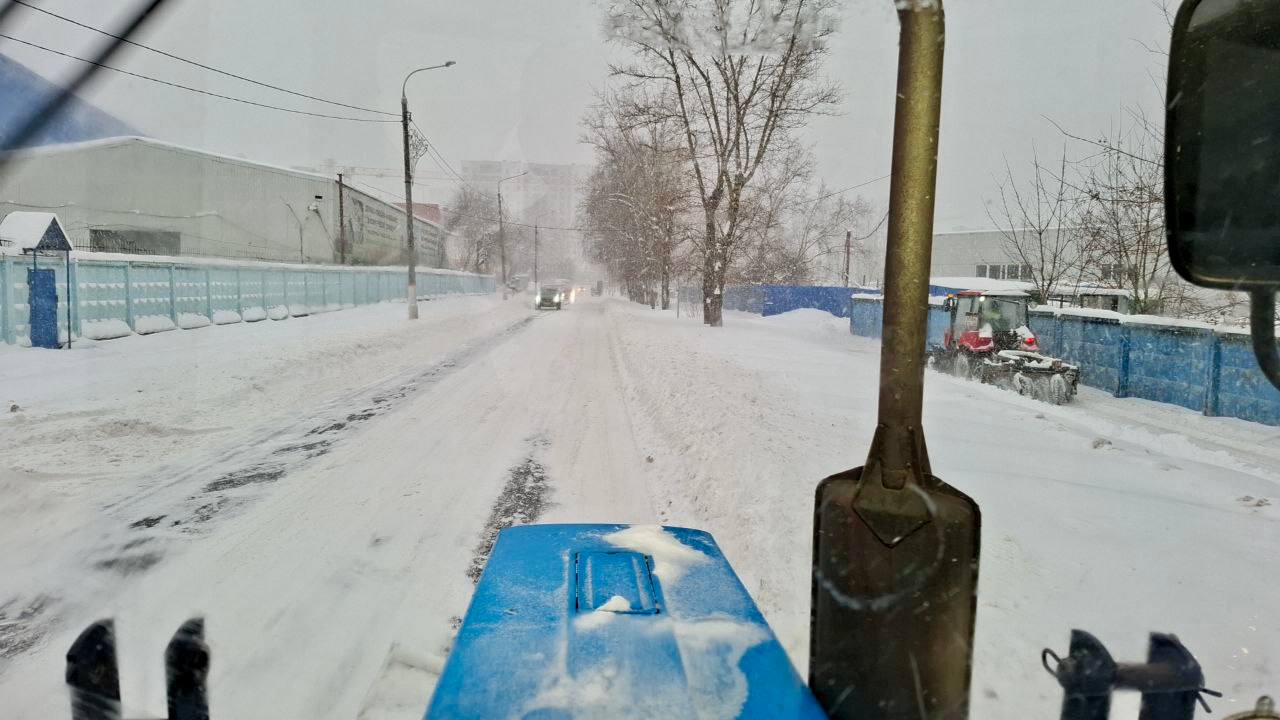 Уборка снега в Химках: Как выглядит борьба со стихией прямо из кабины спецмашин Уборка снега в Химках: Как выглядит борьба со стихией прямо из кабины спецмашин
