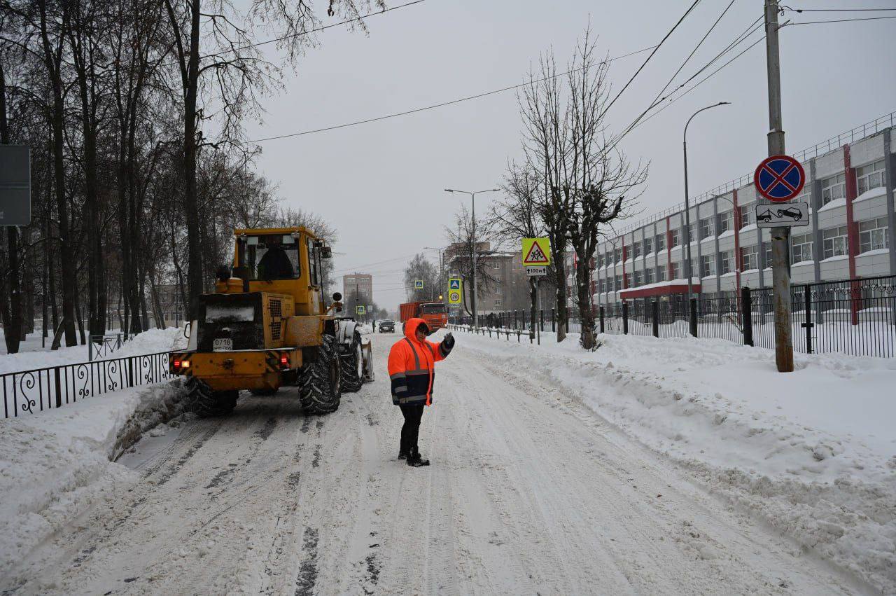 Работа по ликвидации последствий снегопада в городском округе Серпухов продолжается в круглосуточном режиме Работа по ликвидации последствий снегопада в городском округе Серпухов продолжается в круглосуточном режиме