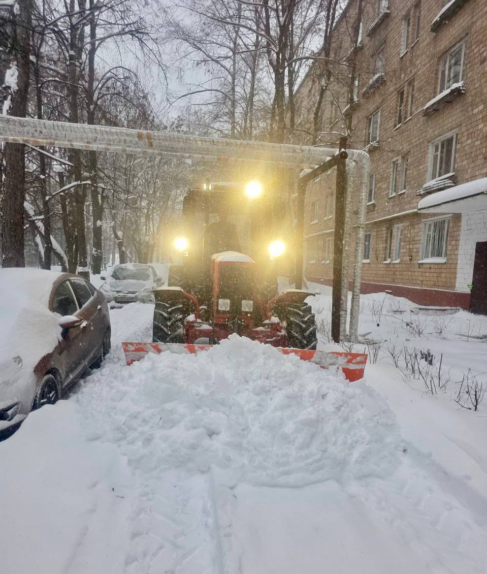 Улицы Химок в постоянном режиме очищают от снега Улицы Химок в постоянном режиме очищают от снега