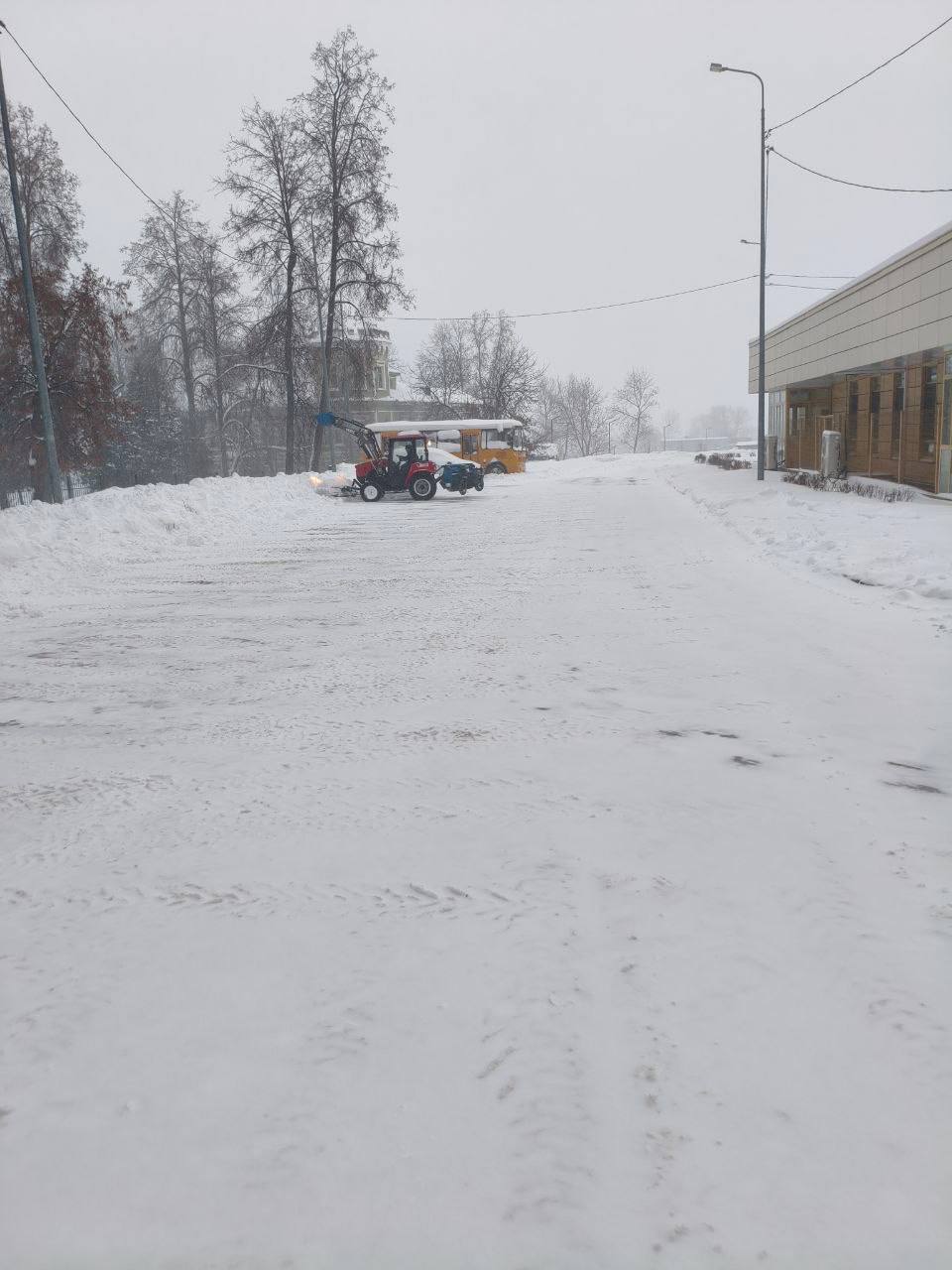 Учреждения культуры и спорта в Долгопрудном обеспечивают уборку снега всеми доступными способами Учреждения культуры и спорта в Долгопрудном обеспечивают уборку снега всеми доступными способами