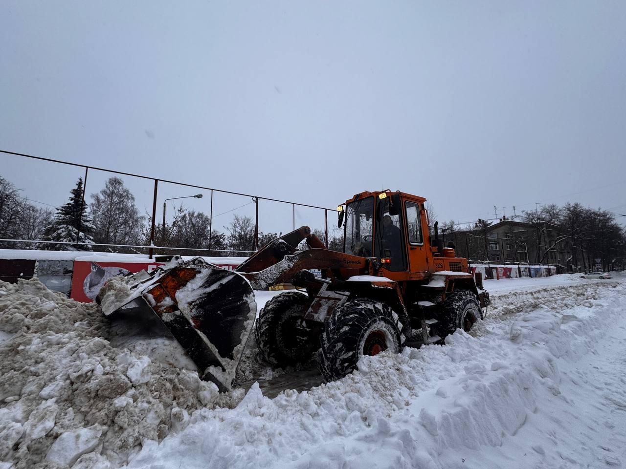 Провел оперативный штаб по вопросам ликвидации последствий снегопада Провел оперативный штаб по вопросам ликвидации последствий снегопада