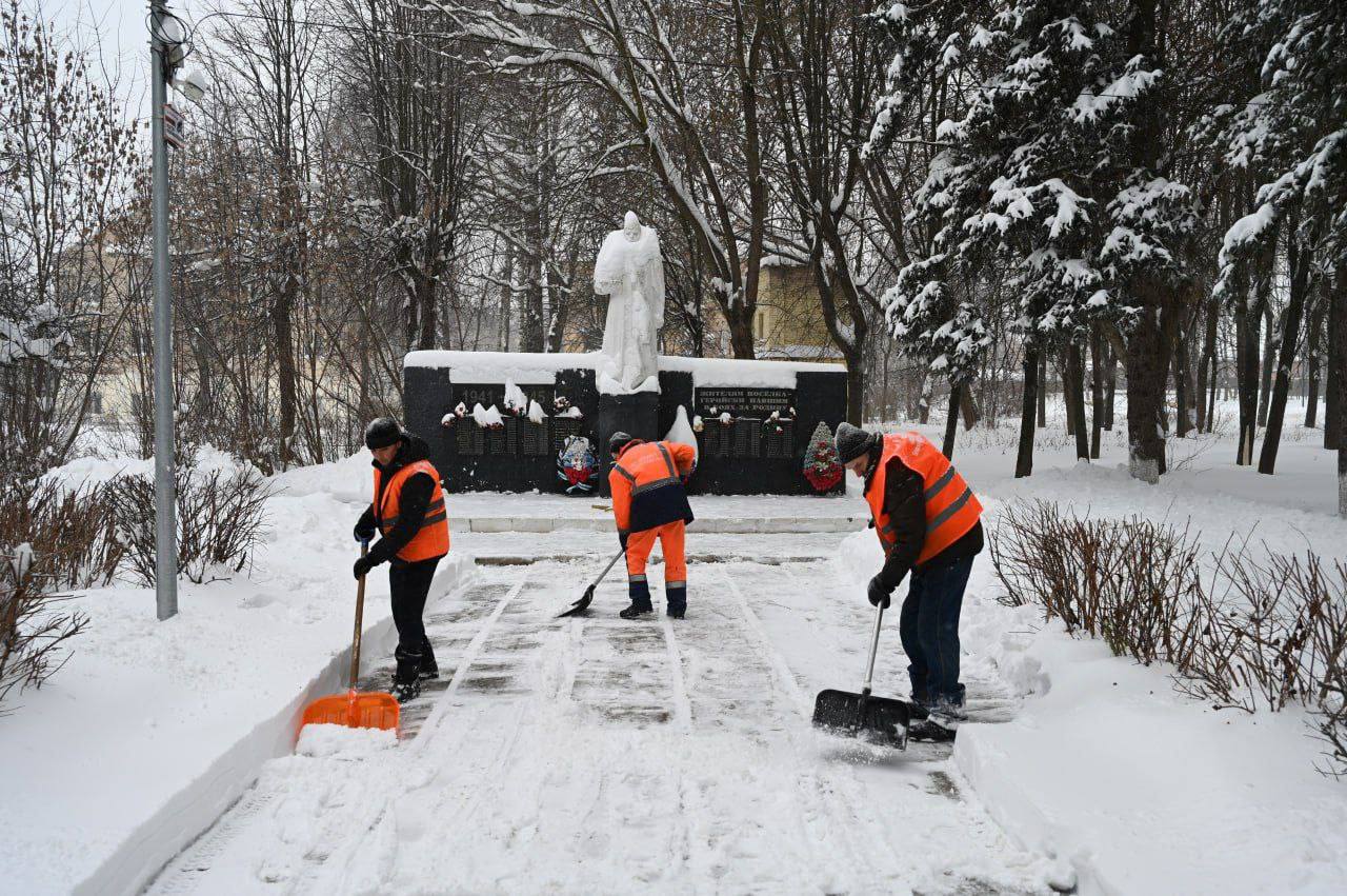 Работа по ликвидации последствий снегопада в городском округе Серпухов продолжается в круглосуточном режиме