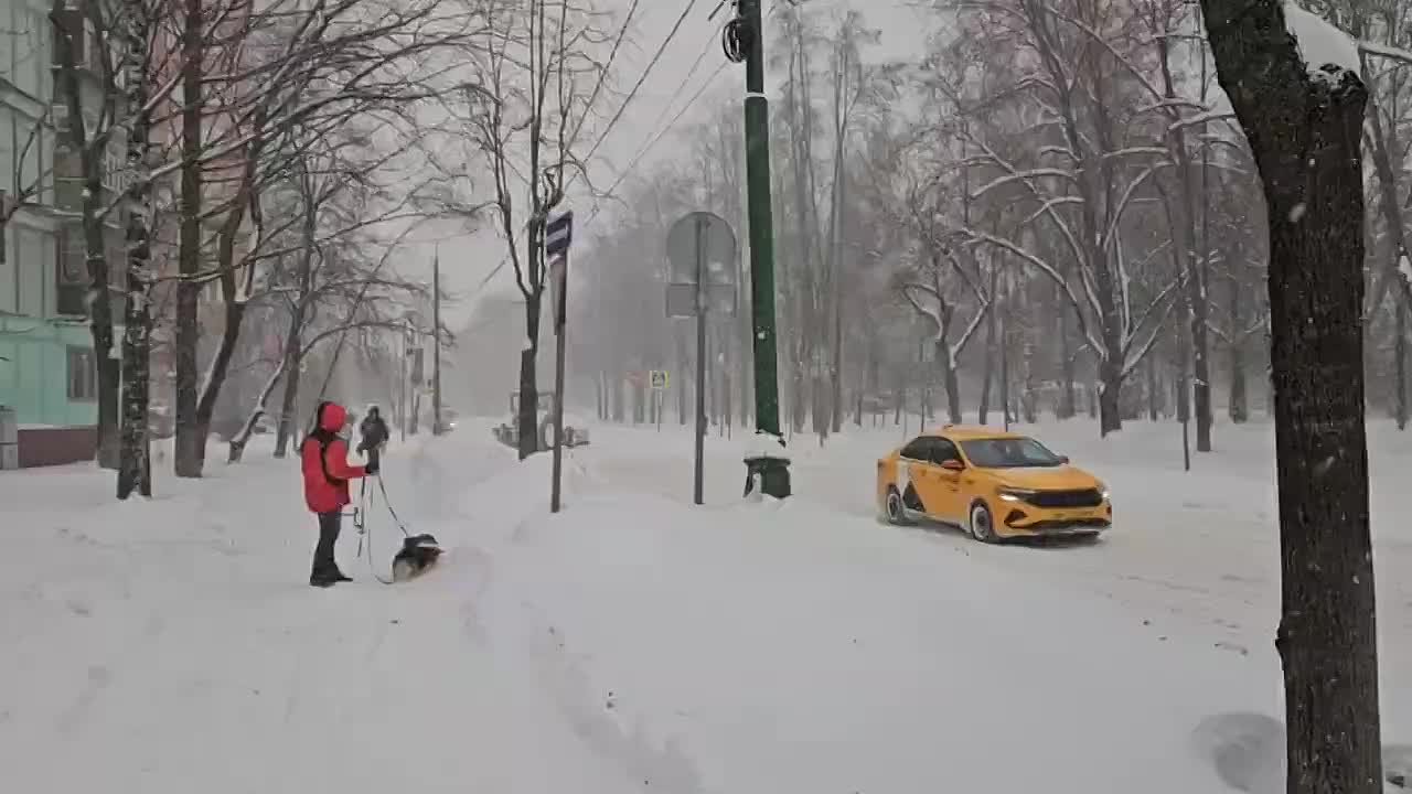 Улицы Химок в постоянном режиме очищают от снега