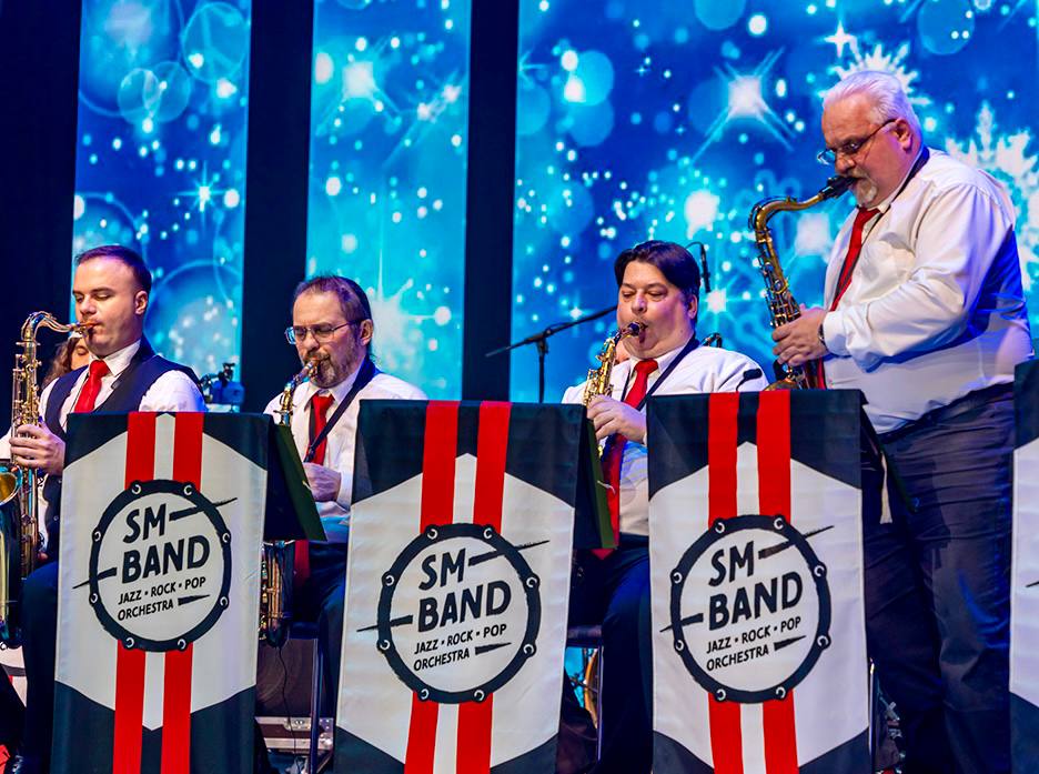 Три оркестра, легенда рока и исторические танцы: в Ступино прошел рождественский парад Три оркестра, легенда рока и исторические танцы: в Ступино прошел рождественский парад