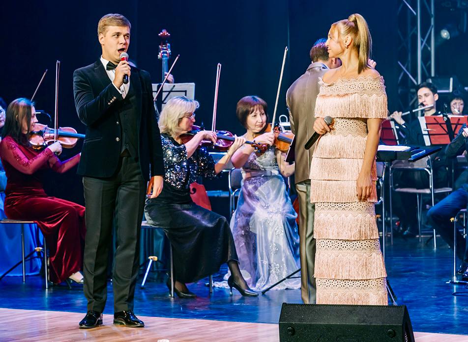 Три оркестра, легенда рока и исторические танцы: в Ступино прошел рождественский парад Три оркестра, легенда рока и исторические танцы: в Ступино прошел рождественский парад