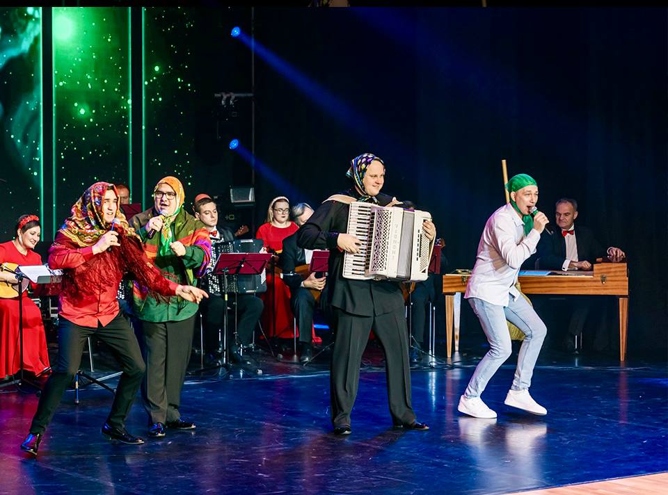 Три оркестра, легенда рока и исторические танцы: в Ступино прошел рождественский парад Три оркестра, легенда рока и исторические танцы: в Ступино прошел рождественский парад