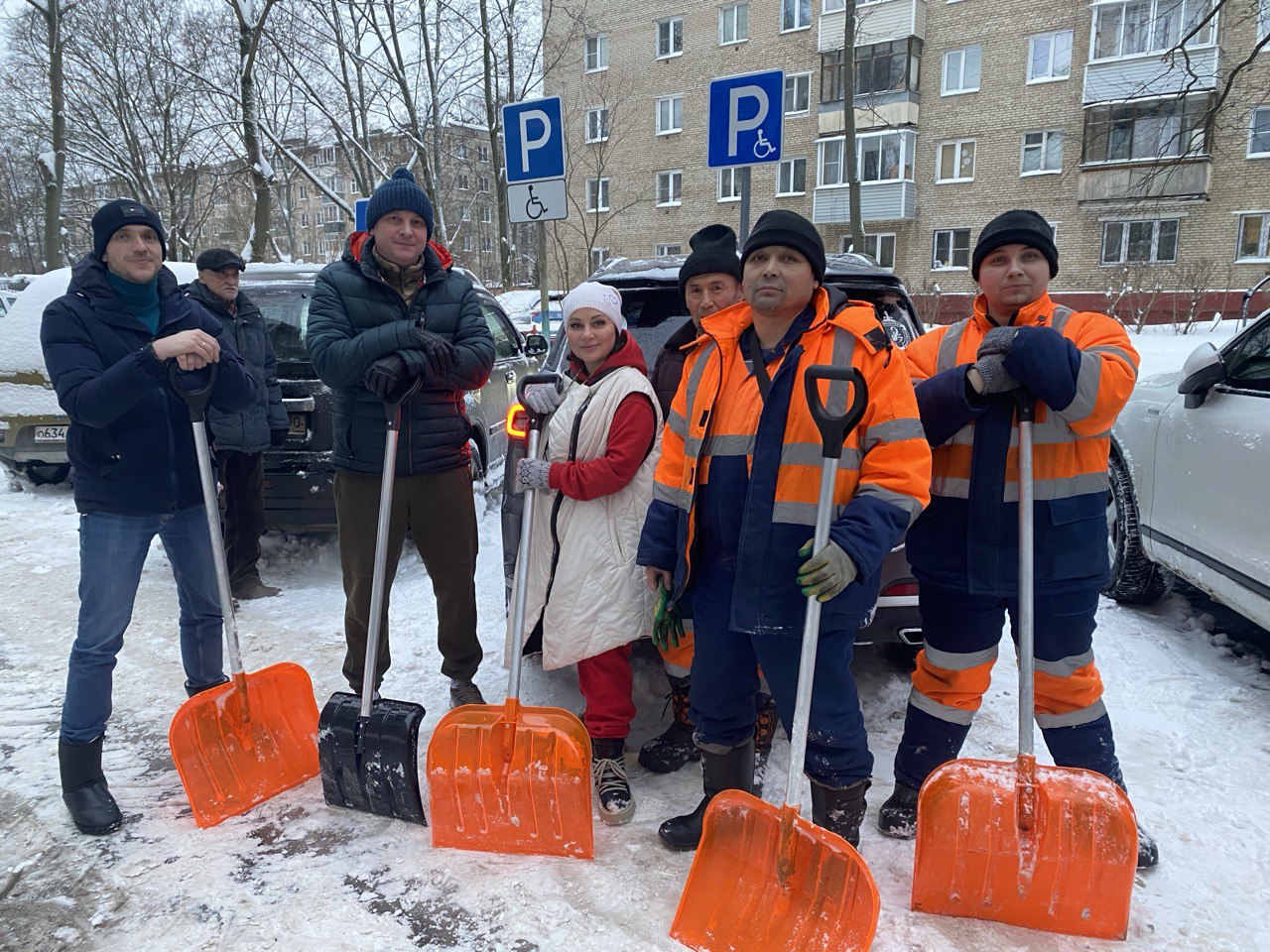 Вторые сутки поединка со стихией Вторые сутки поединка со стихией