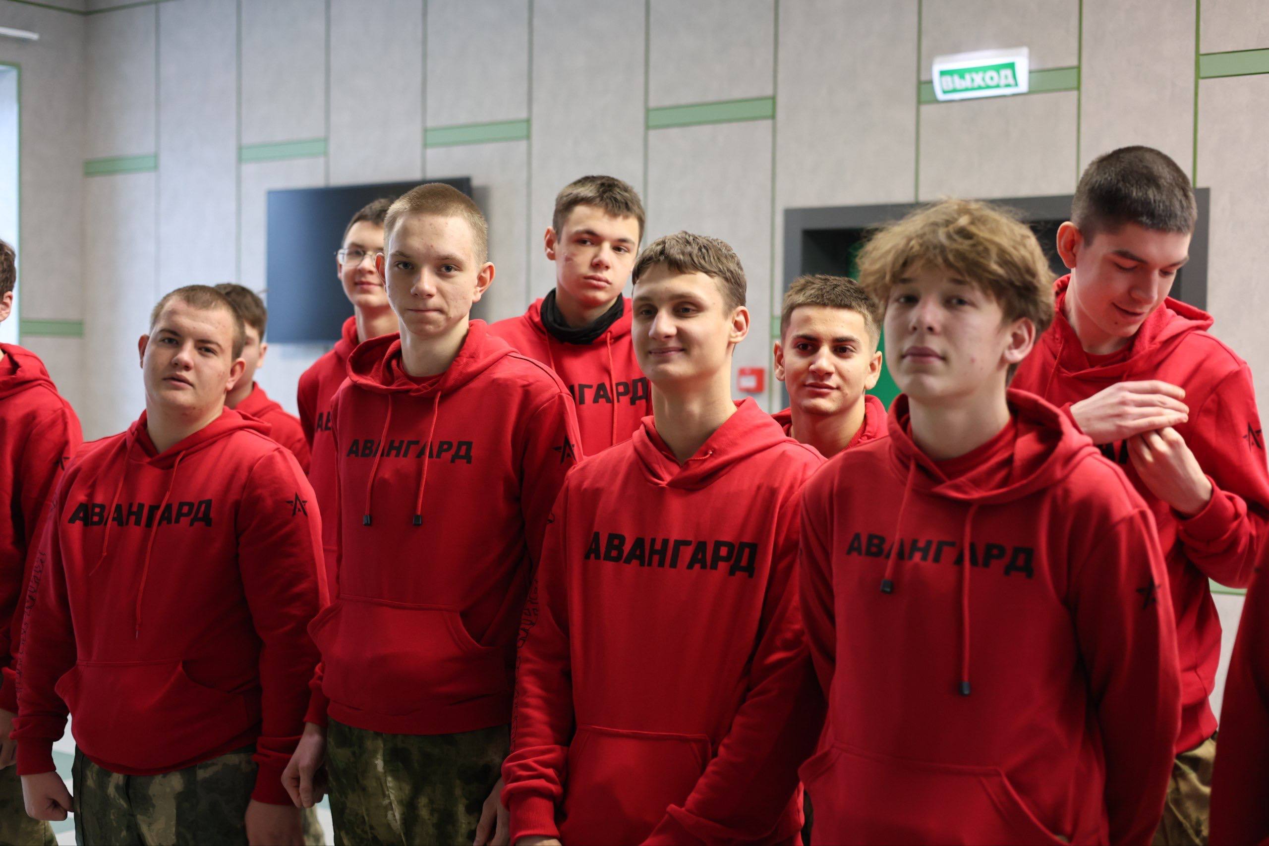 Воспитанники кадетских классов Следственного комитета РФ прошли сборы в «Авангарде» Воспитанники кадетских классов Следственного комитета РФ прошли сборы в «Авангарде»